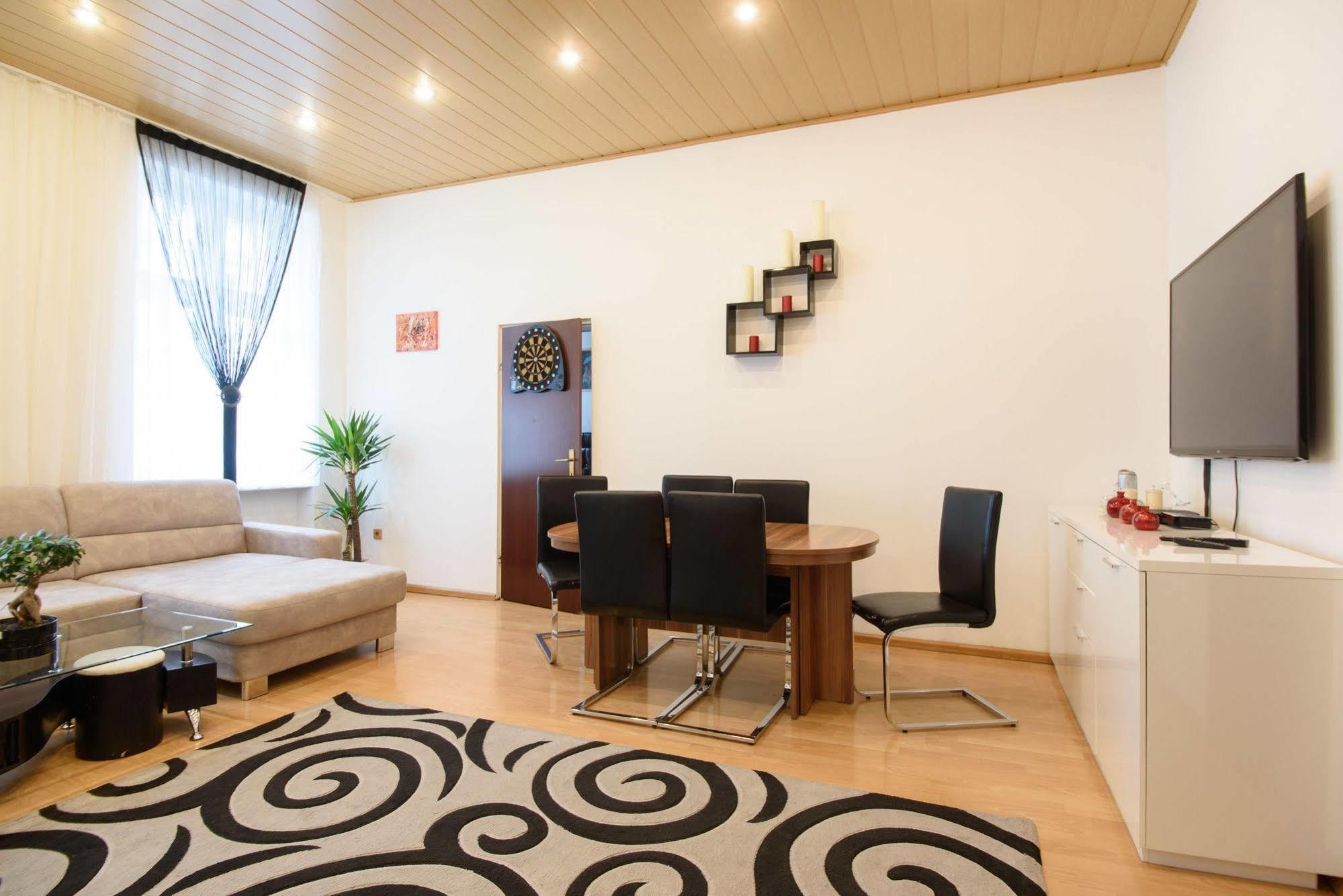 Royal Resort Apartments Urania Wina Bagian luar foto