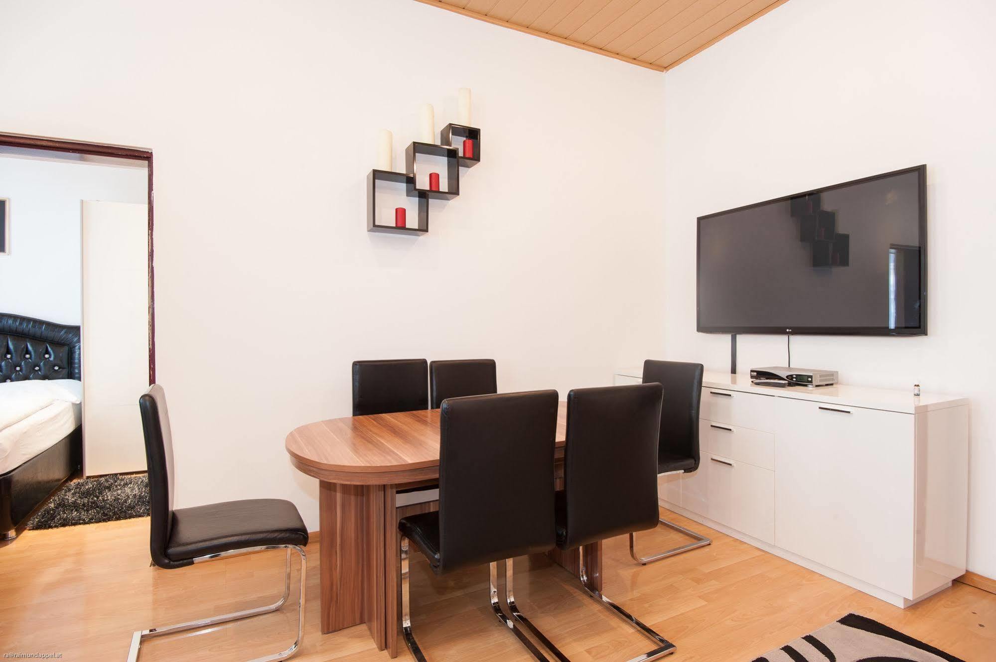 Royal Resort Apartments Urania Wina Bagian luar foto