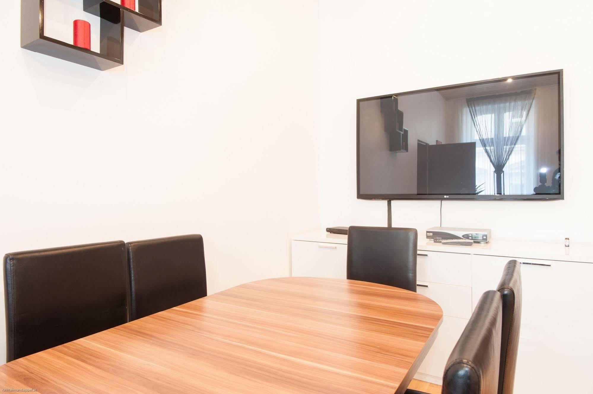 Royal Resort Apartments Urania Wina Bagian luar foto